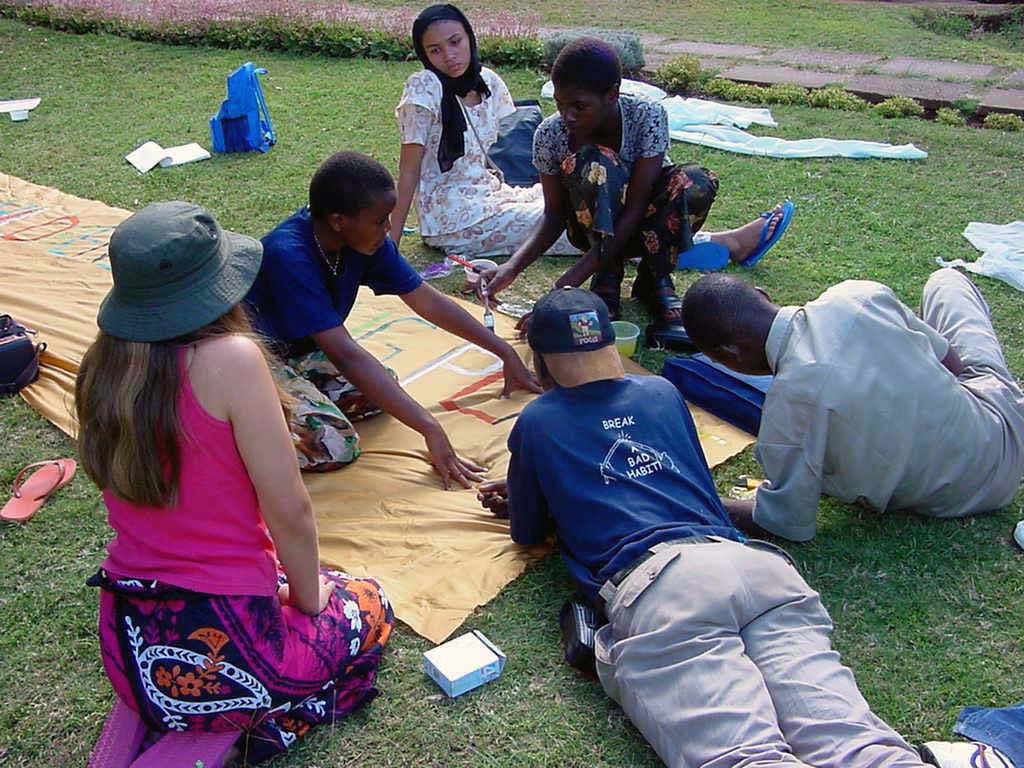 Afrika 2001 09 YMCA Preperations Banners2 1024x768