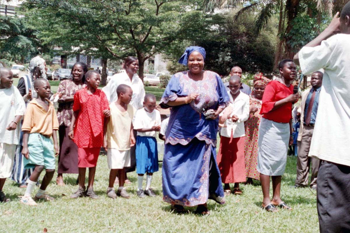 Afrika 2003 11 Kampala Inauguration Park HE Hög 06