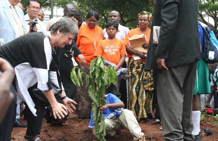 VMKampala2008 Treeplanting06 740x480