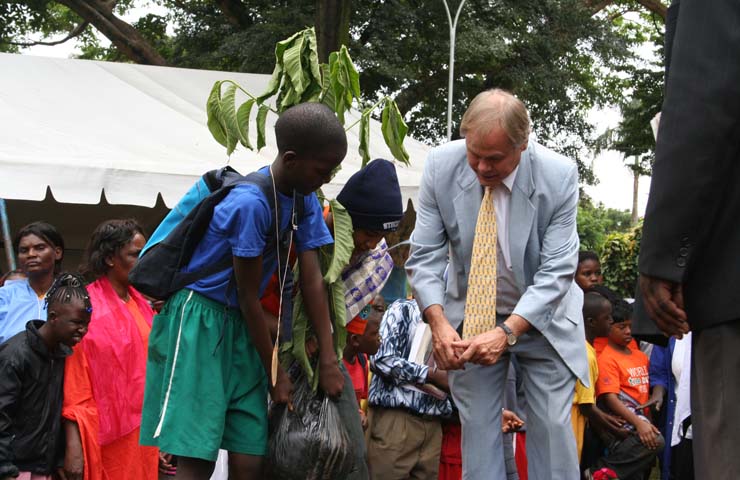 VMKampala2008 Treeplanting07 740x480