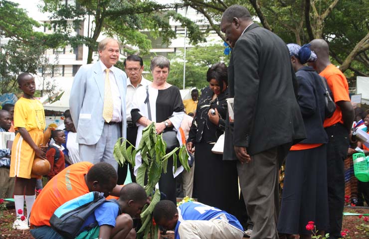 VMKampala2008 Treeplanting09 740x480